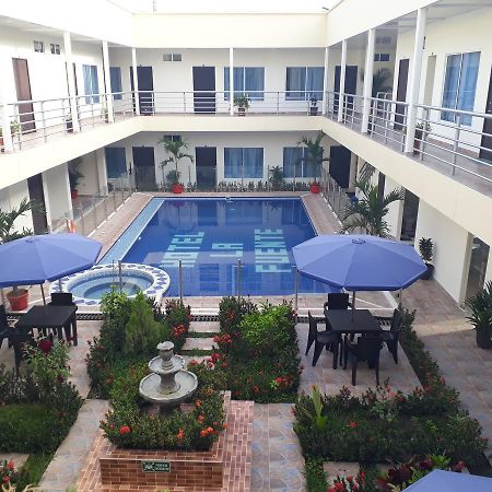 Hotel La Fuente J.N La Macarena Екстер'єр фото