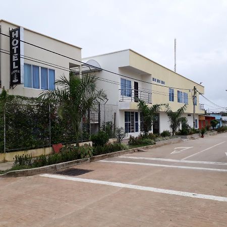 Hotel La Fuente J.N La Macarena Екстер'єр фото