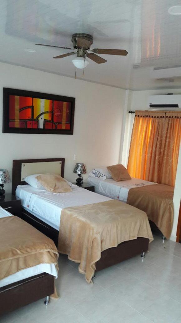 Hotel La Fuente J.N La Macarena Екстер'єр фото
