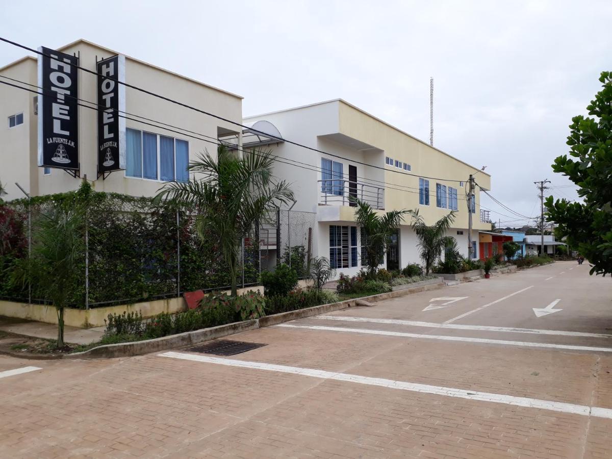 Hotel La Fuente J.N La Macarena Екстер'єр фото